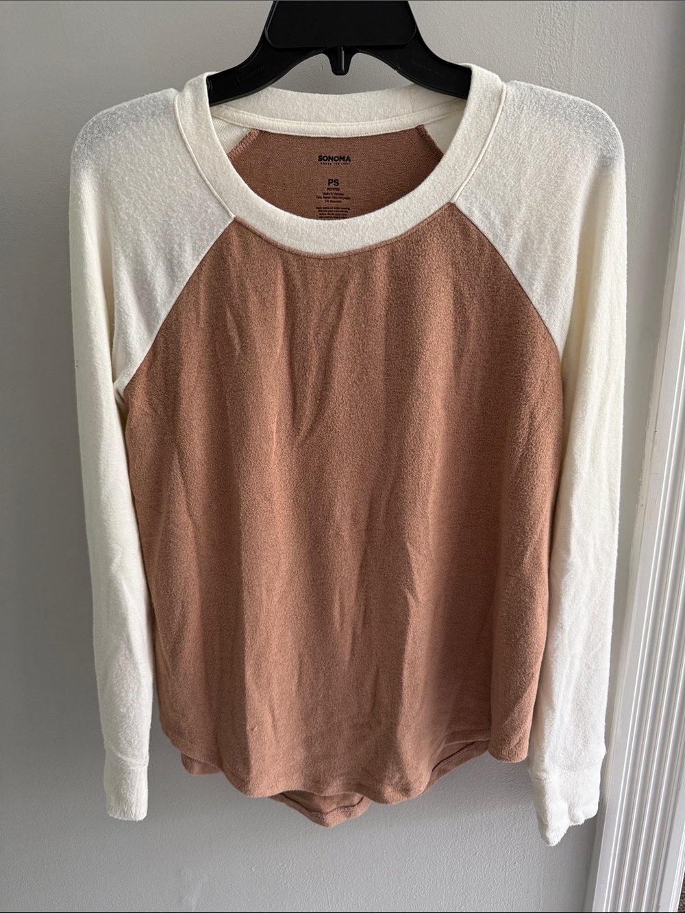 Sonoma Cream and Brown Raglan Long Sleeve Light Sweater